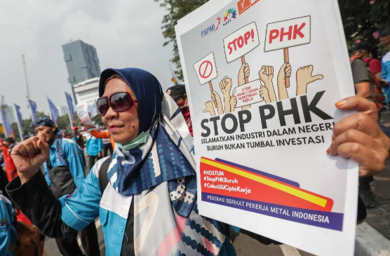 Ribuan Pekerja Dikenakan PHK Massal, Pemerintah Wajib Apa?